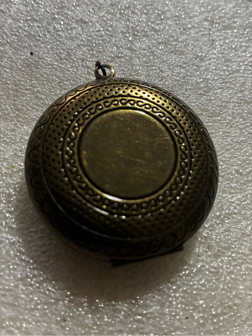 Antique-Style Brass Round Locket Pendant - Women Jewelry